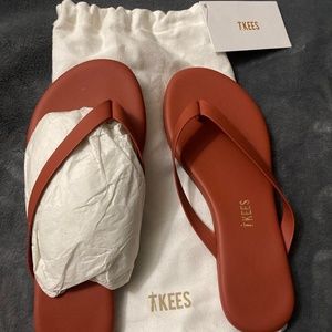 NWT tkees